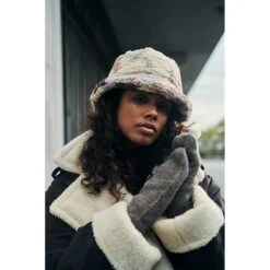 Barts Teddybuck Hat -Headwear Shop barts teddybuck hat beanies one size cream 0225010 33645176520871